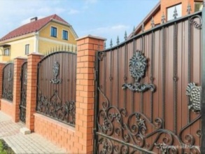 Кирпичный забор с ковкой  150 метров фото в Решетниково