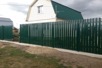 Забор из евроштакетника на ленточном фундаменте 70 метров фото в Решетниково