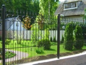 Кованые заборы на ленточном фундаменте 80 метров фото в Решетниково